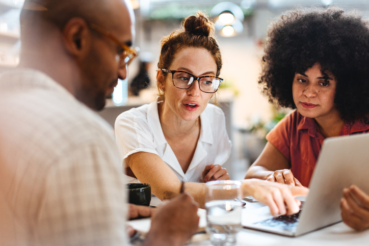 <strong>Comunicazione efficace sul lavoro: scopri i suoi vantaggi</strong>